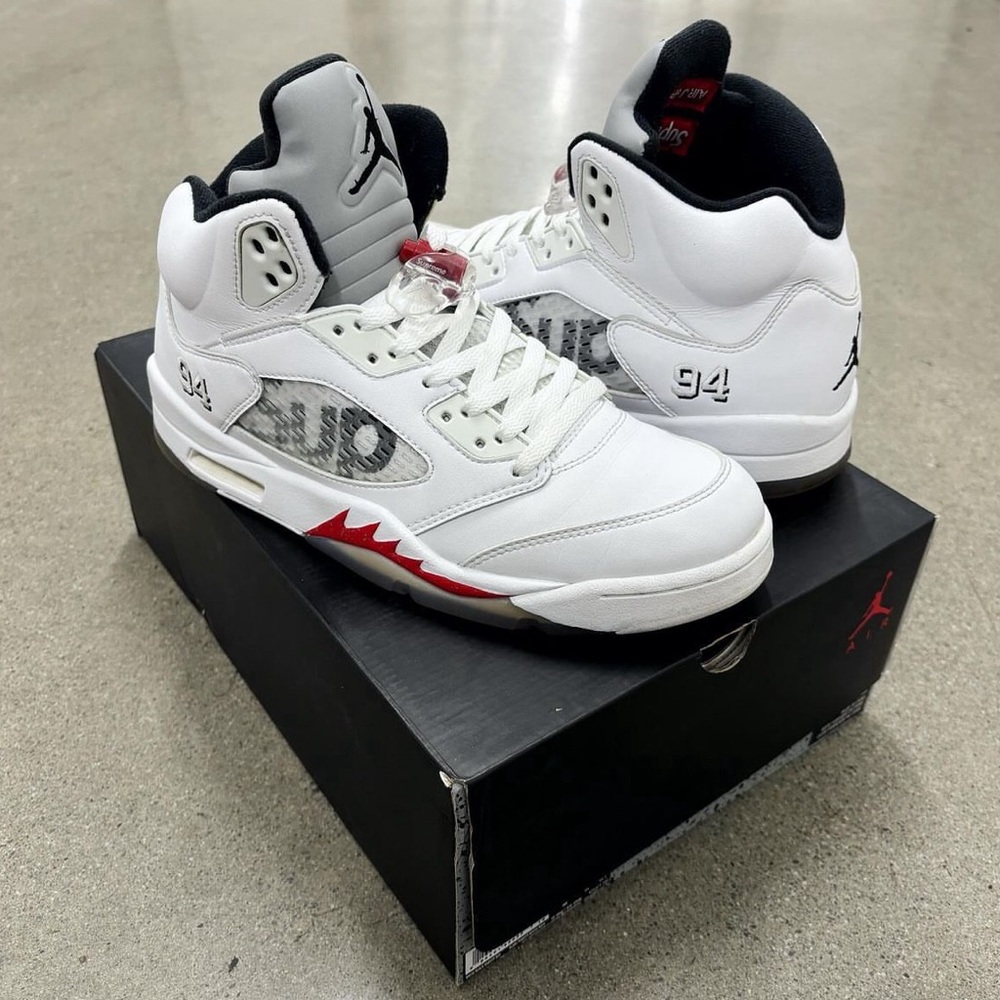 Size 9 - 2015 Air Jordan V Retro Supreme White in pre-owned condition.
